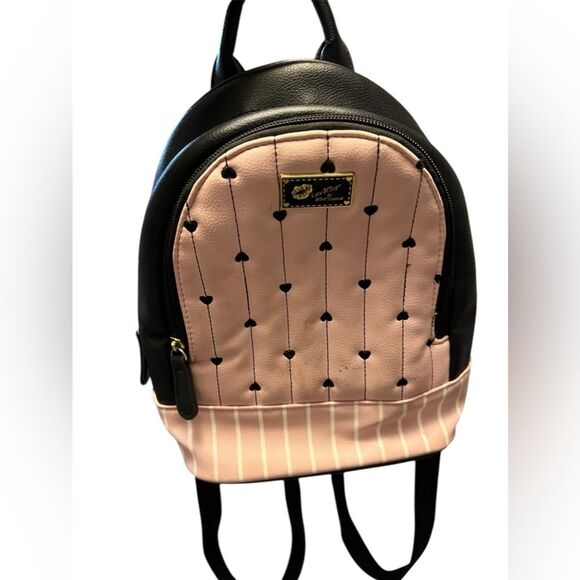 Betsey Johnson "LUV Betsey" Chic Pink and Black mini Backpack - Picture 3 of 9